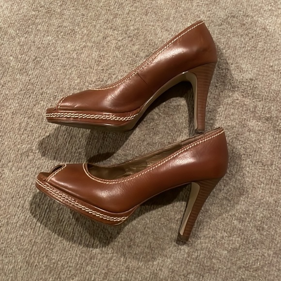 Brown peep-toe shoes with stitching detail - Picture 4 of 7
